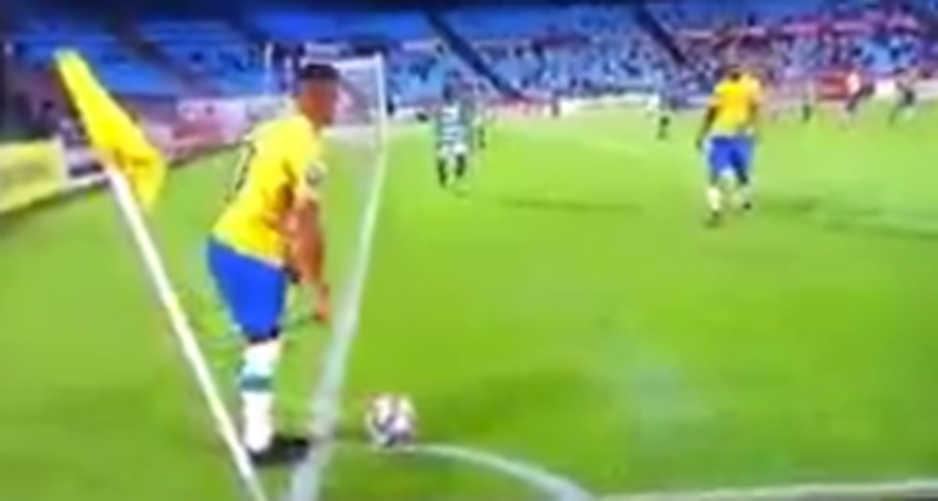 Video: Calcio d'angolo, la squadra spreca tempo ruotando i tiratori negli ultimi 10 minuti