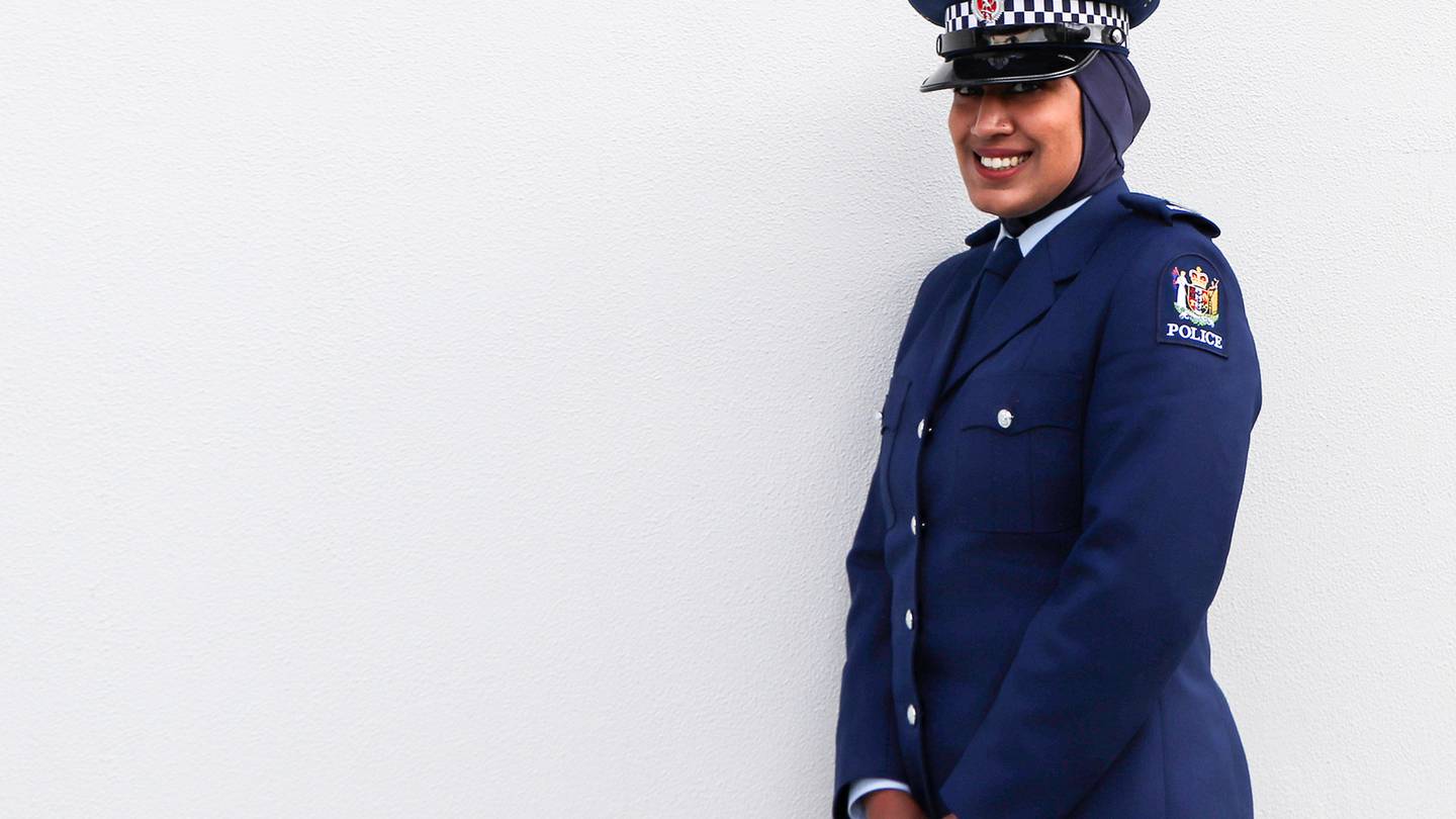 La polizia della Nuova Zelanda introduce il berretto Hijab per ufficiali musulmani