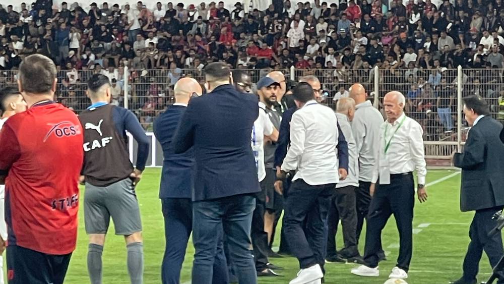 USM Alger rifiuta di uscire dagli spogliatoi dopo violenza a Safi in CAF Champions League