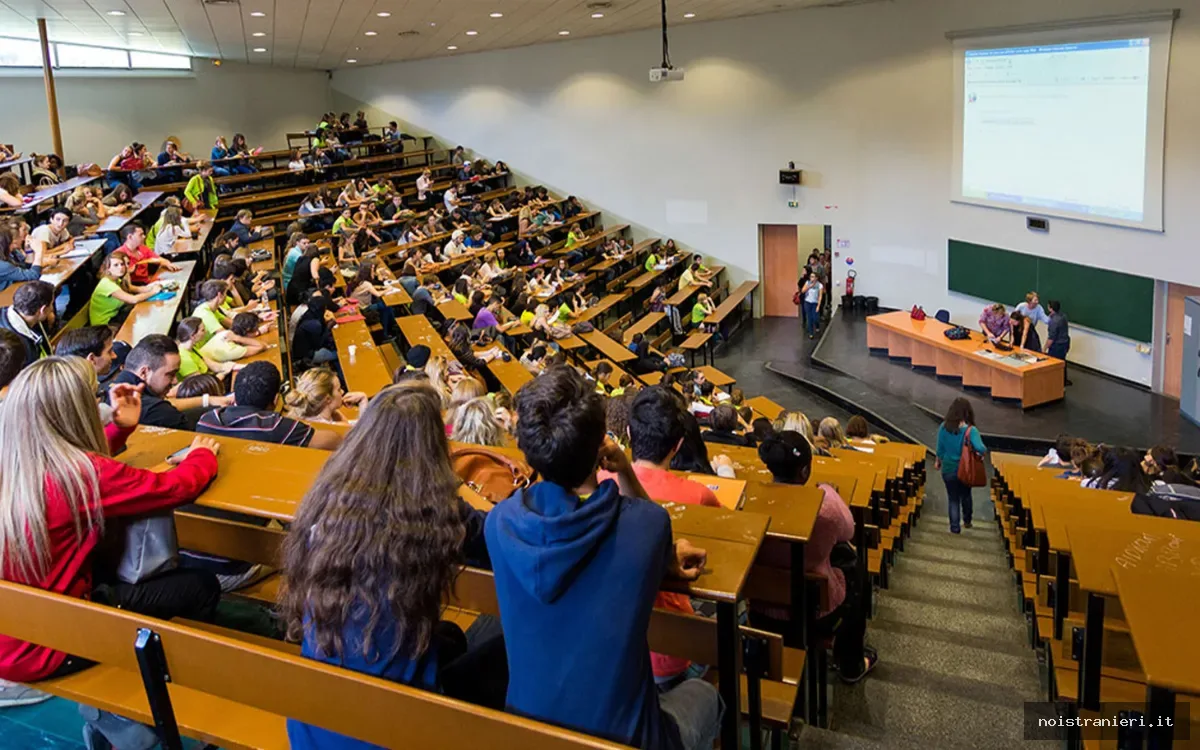Tasse universitarie Francia aumento studenti marocchini 2026