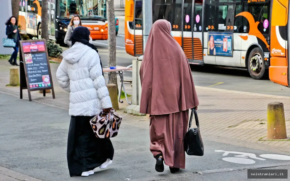 Legge Francia contro islamismo 2026 preoccupazioni comunità musulmana