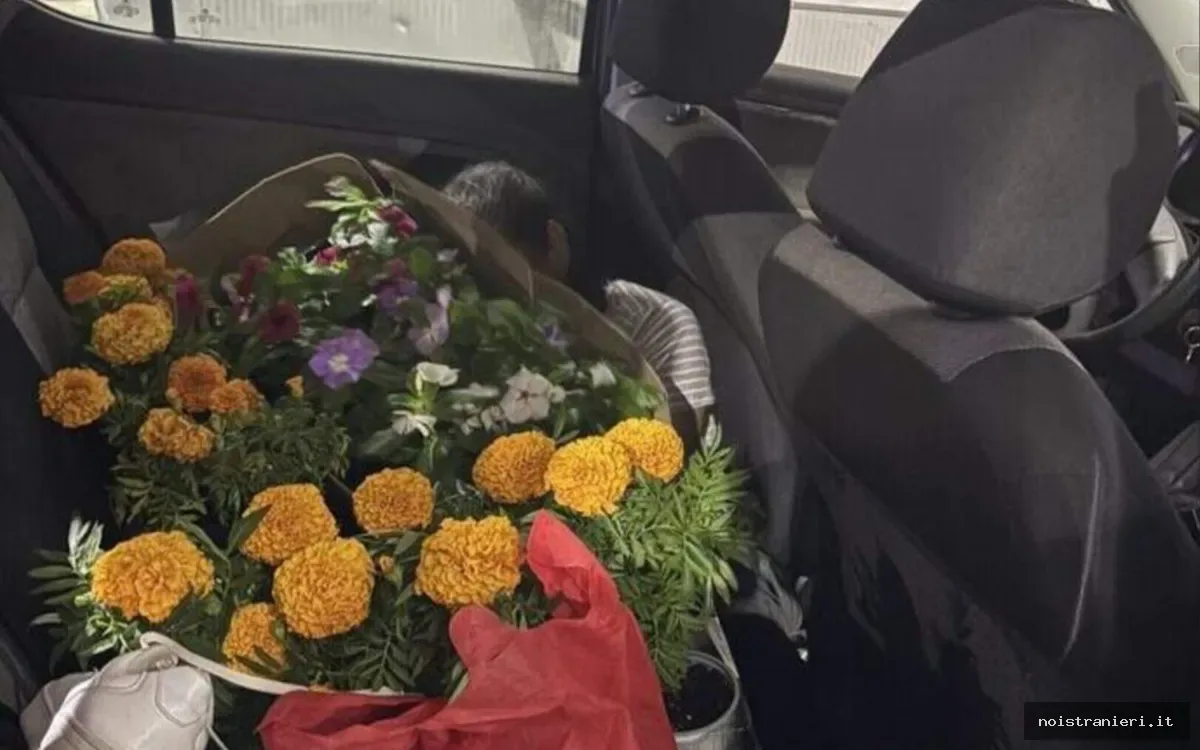 Donna marocchina nascosta fiori arresto confine 2026