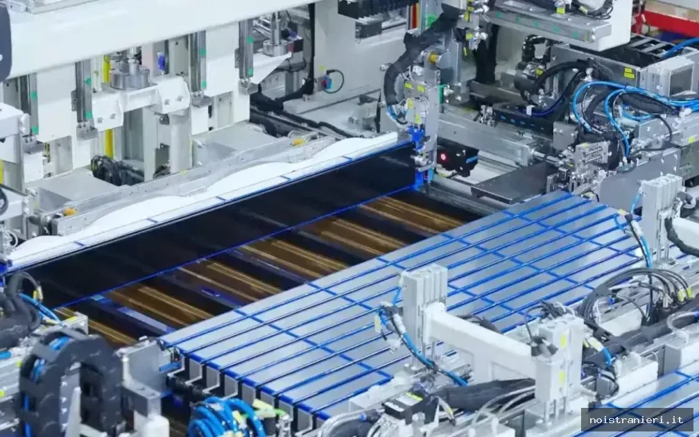 Fabbrica batterie Cina Marocco abbandono 2026