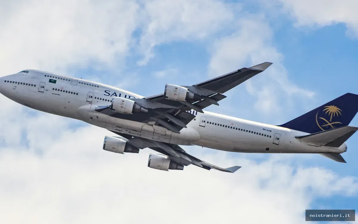 Viaggio marocchino accanto a un morto in aereo 2026