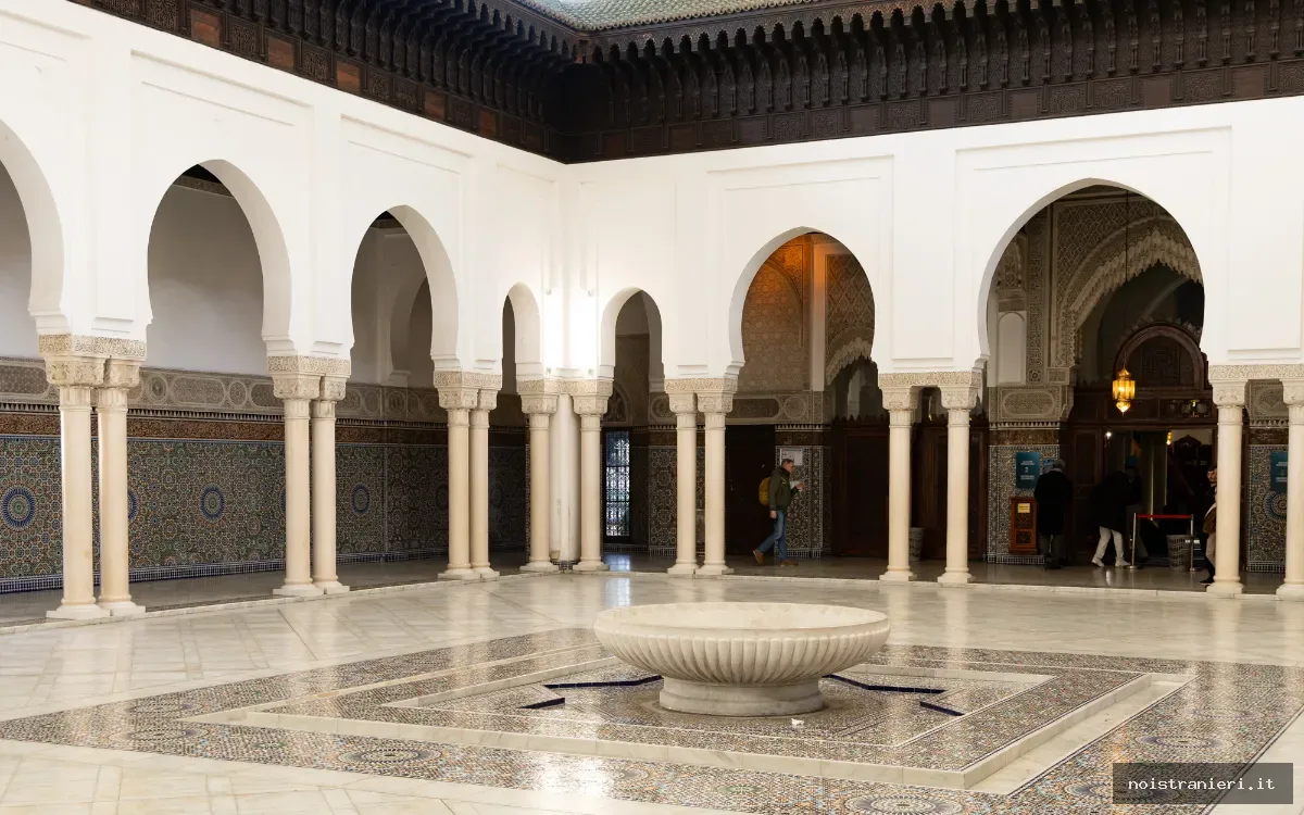 Grande Moschea di Parigi arte marocchina 2026