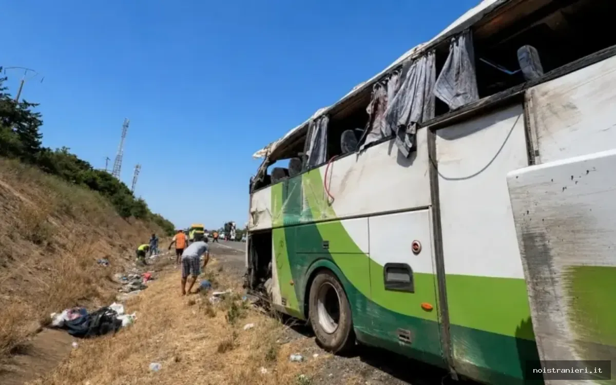 Incidente autobus MRE autostrada A5 2026