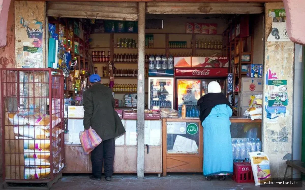 Commercianti marocchini spengono frigoriferi per risparmiare energia 2026